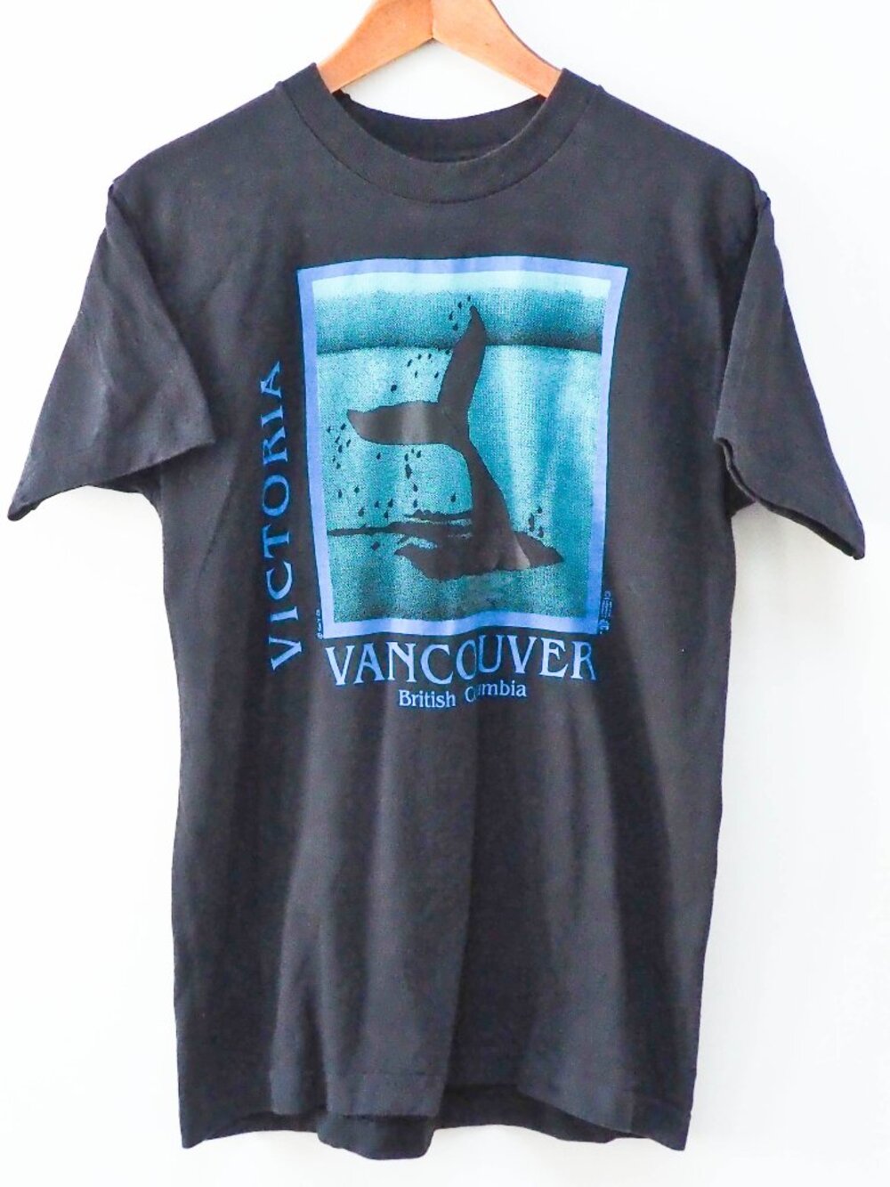 90s Whale TShirt - Medium Graphic Tee - Vintage Victoria Vancouver Souvenir Tee